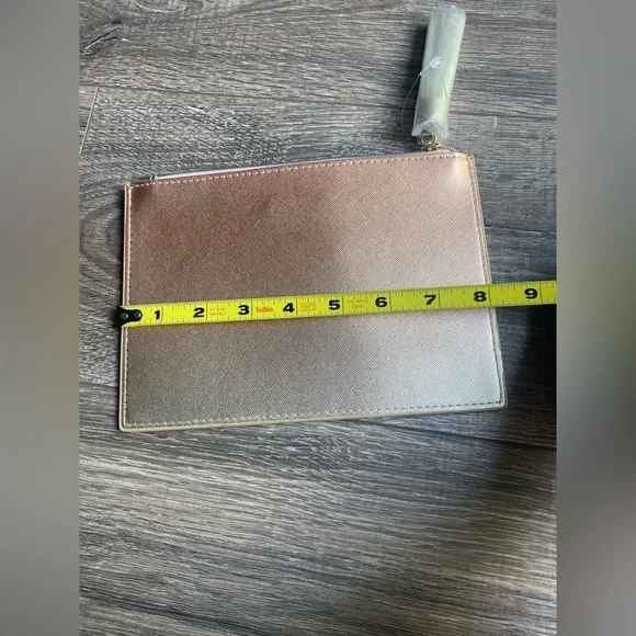 Michael Kors ombré clutch with metal tassel NWT - Picture 8 of 9